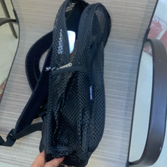 East sport like new mesh backpack - Picture 4 of 6